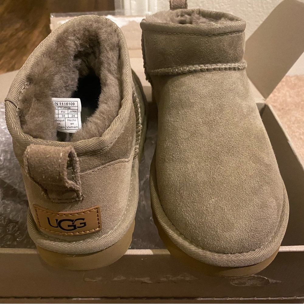 Authentic Ugg Ultra Mini Antilope RARE